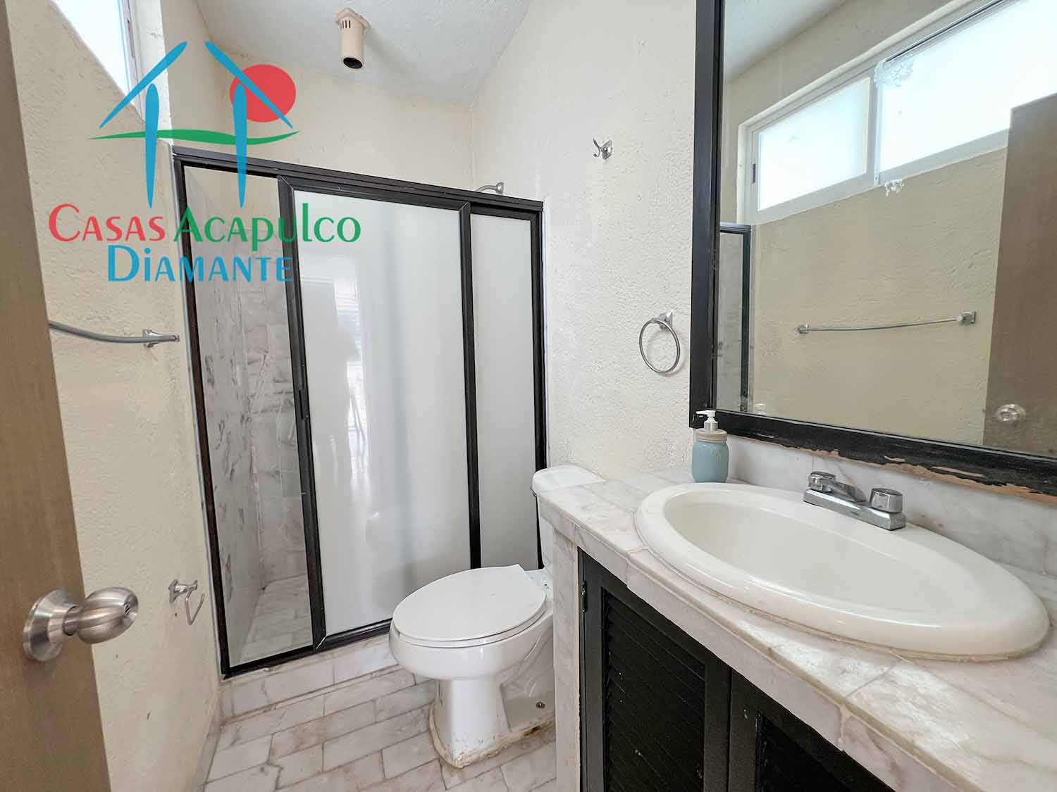 Villa Judith - Baño de visitas 1